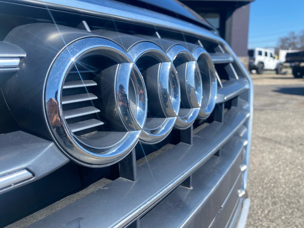 Photo 11 of this AUDI Q5
