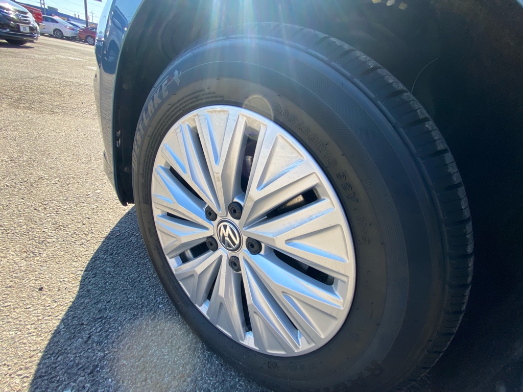 Photo 26 of this VOLKSWAGEN JETTA