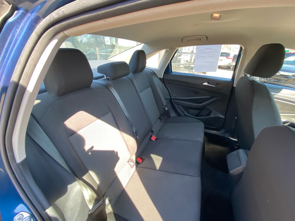 Photo 19 of this VOLKSWAGEN JETTA