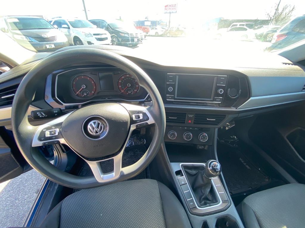 Photo 12 of this VOLKSWAGEN JETTA