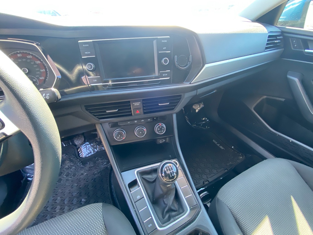 Photo 13 of this VOLKSWAGEN JETTA