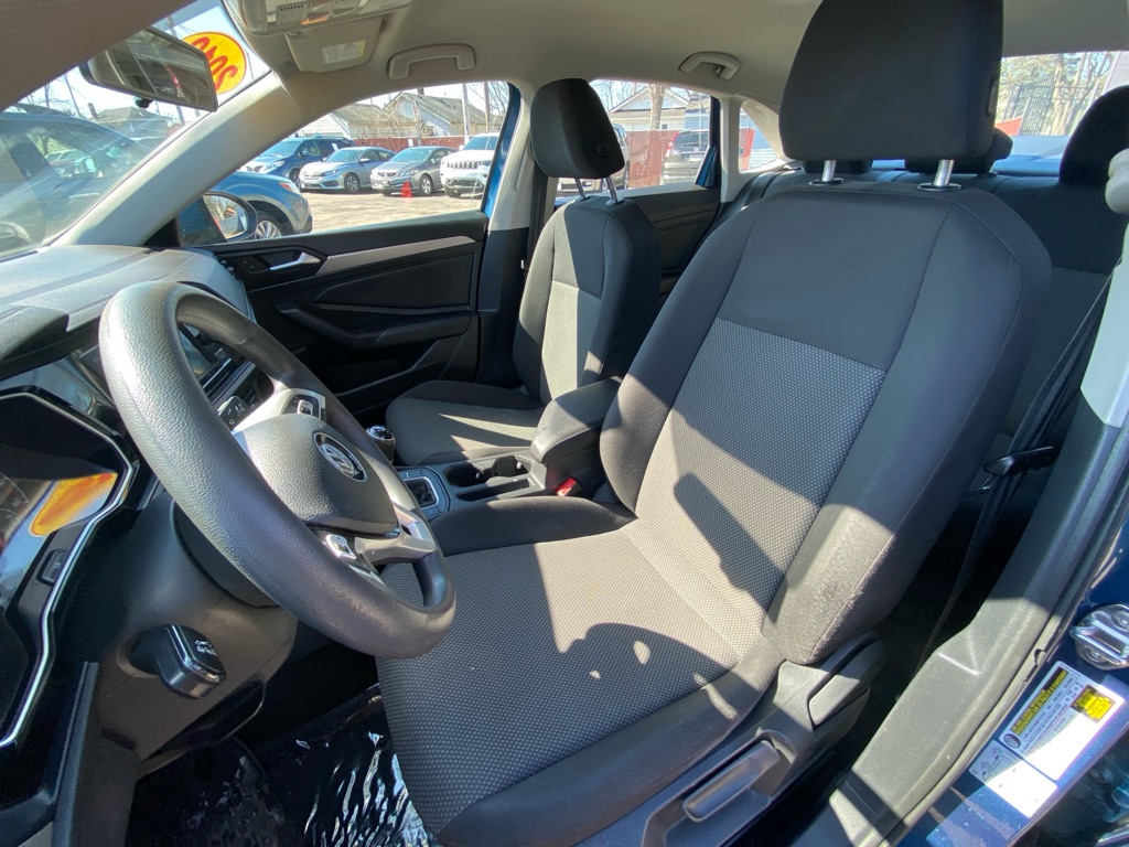 Photo 11 of this VOLKSWAGEN JETTA