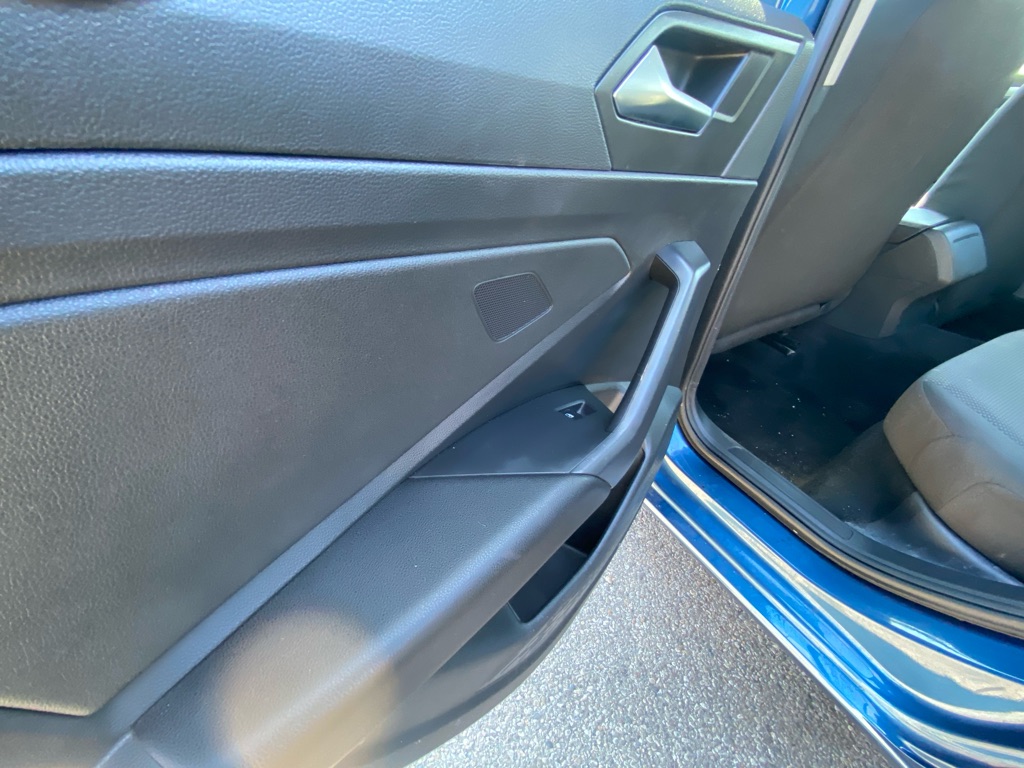 Photo 23 of this VOLKSWAGEN JETTA