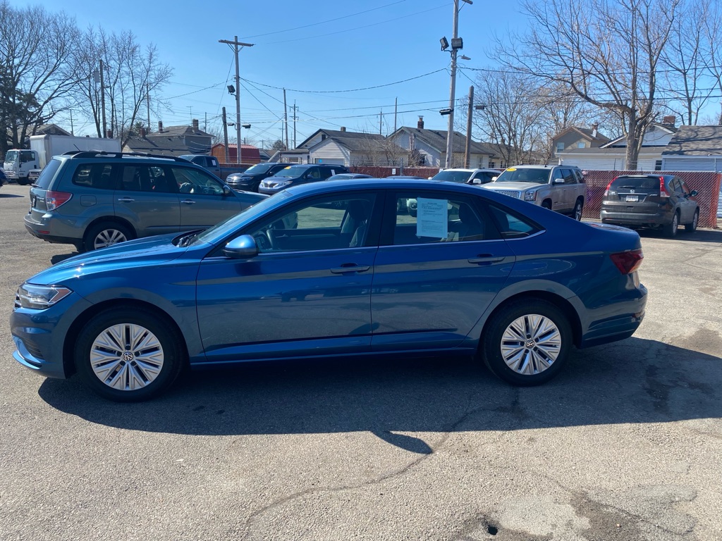 Photo 4 of this VOLKSWAGEN JETTA