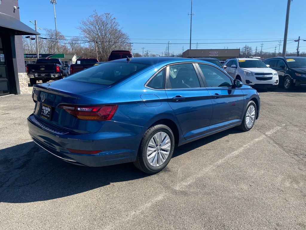 Photo 7 of this VOLKSWAGEN JETTA