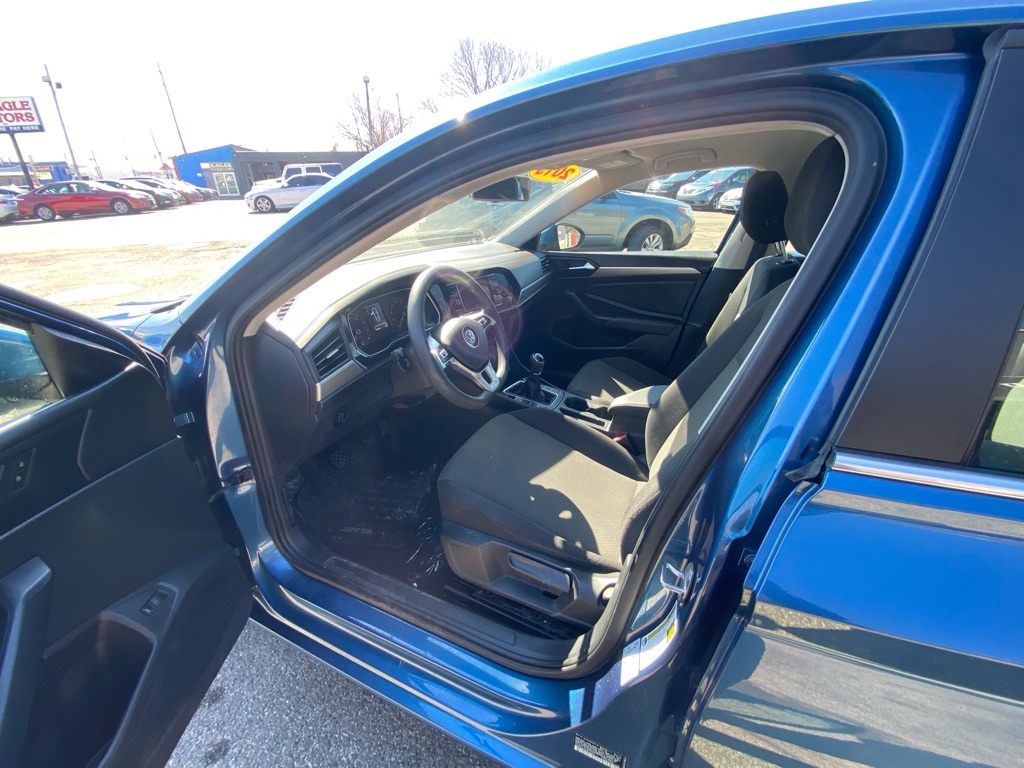 Photo 10 of this VOLKSWAGEN JETTA