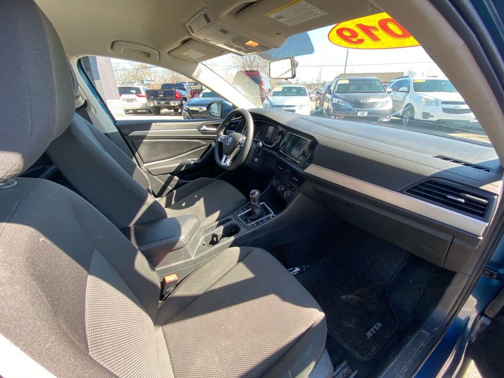 Photo 15 of this VOLKSWAGEN JETTA