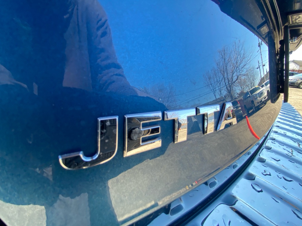 Photo 25 of this VOLKSWAGEN JETTA