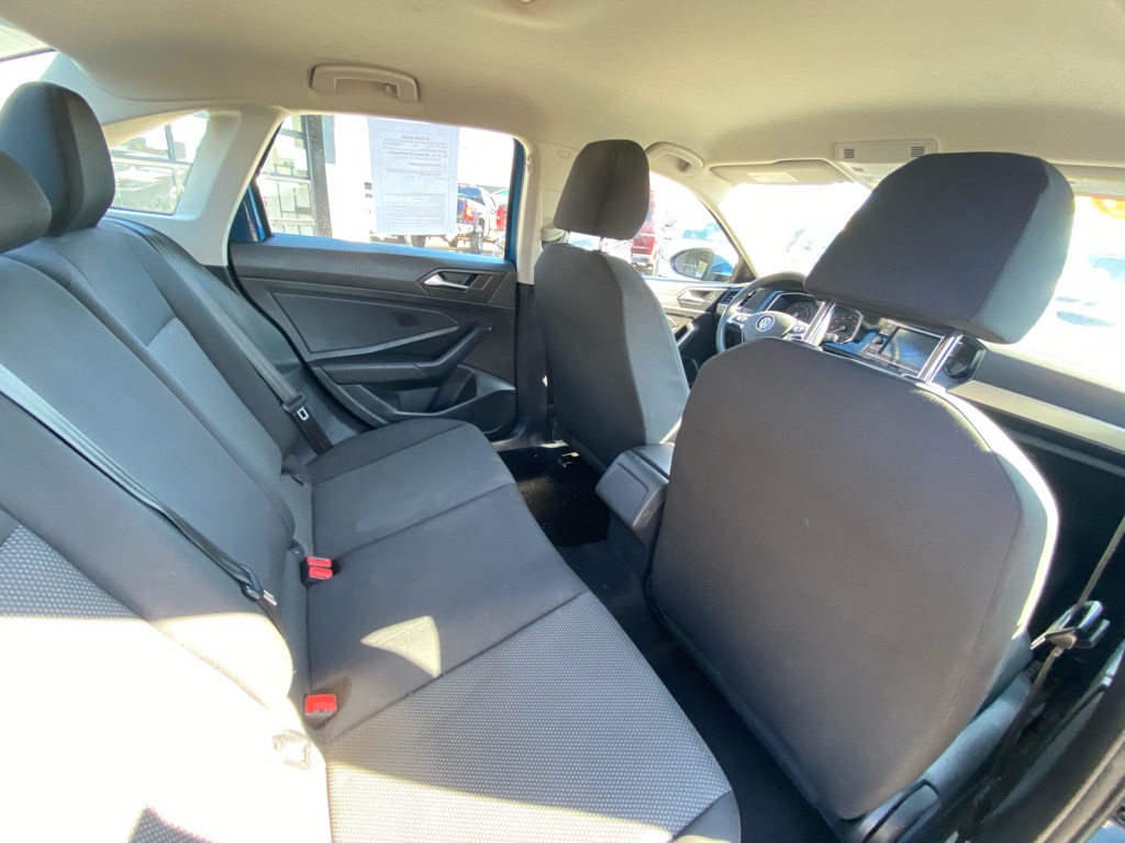 Photo 20 of this VOLKSWAGEN JETTA