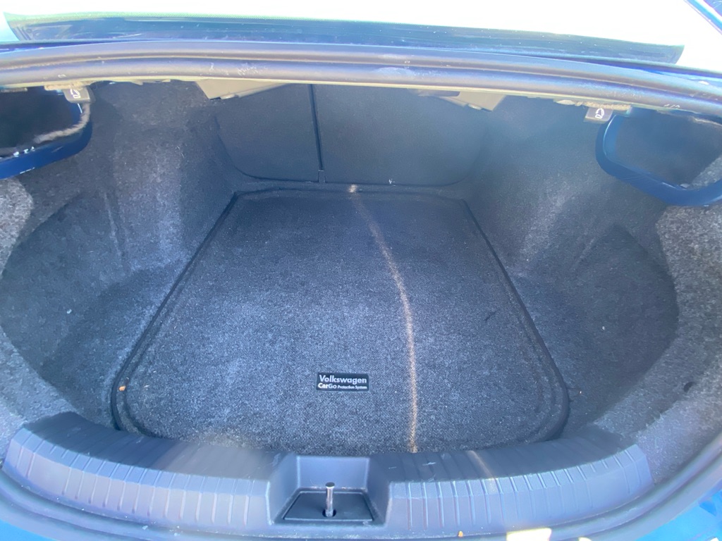 Photo 24 of this VOLKSWAGEN JETTA
