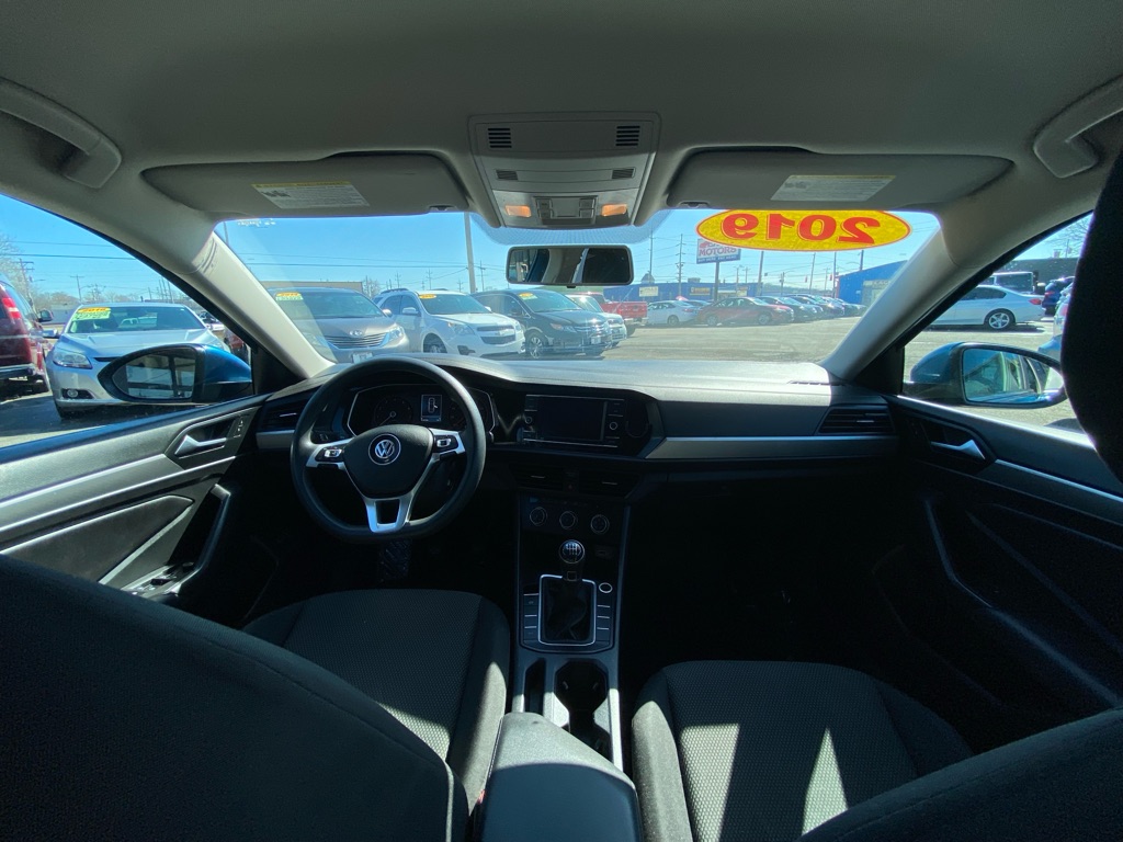 Photo 16 of this VOLKSWAGEN JETTA