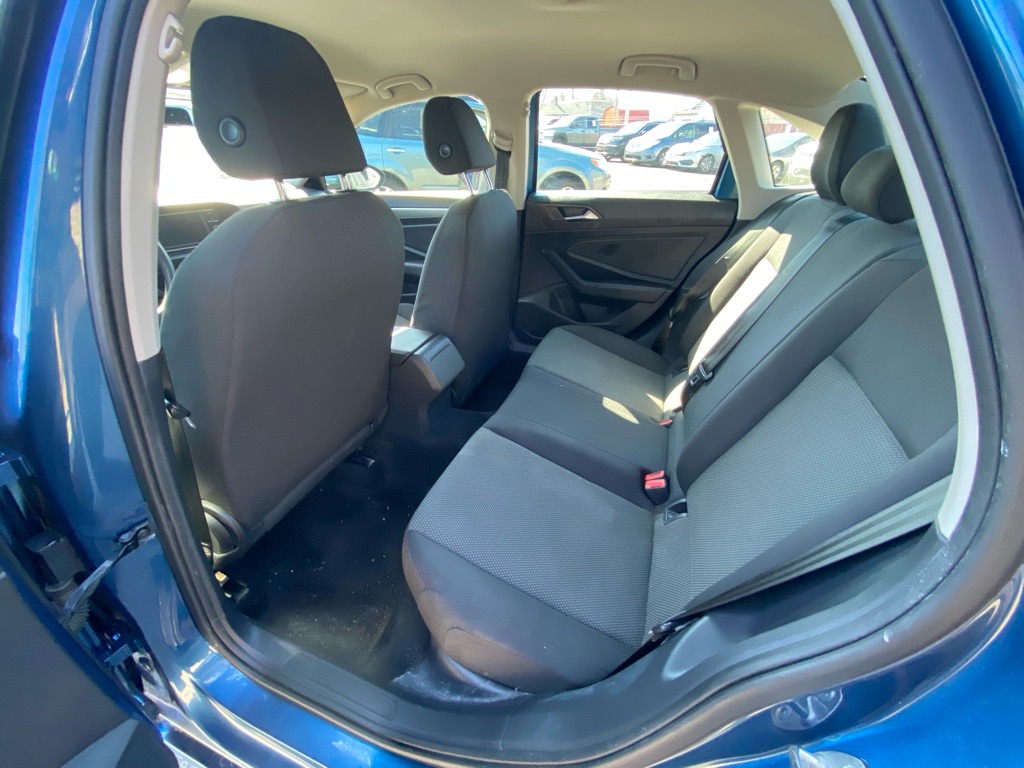 Photo 22 of this VOLKSWAGEN JETTA