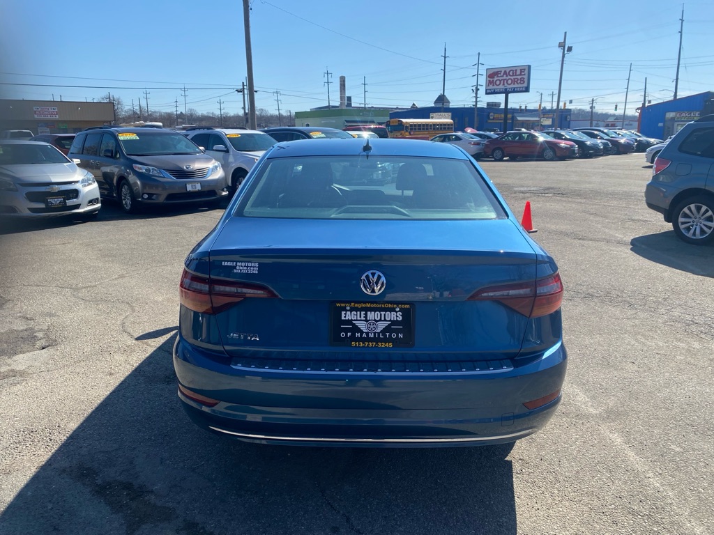 Photo 5 of this VOLKSWAGEN JETTA