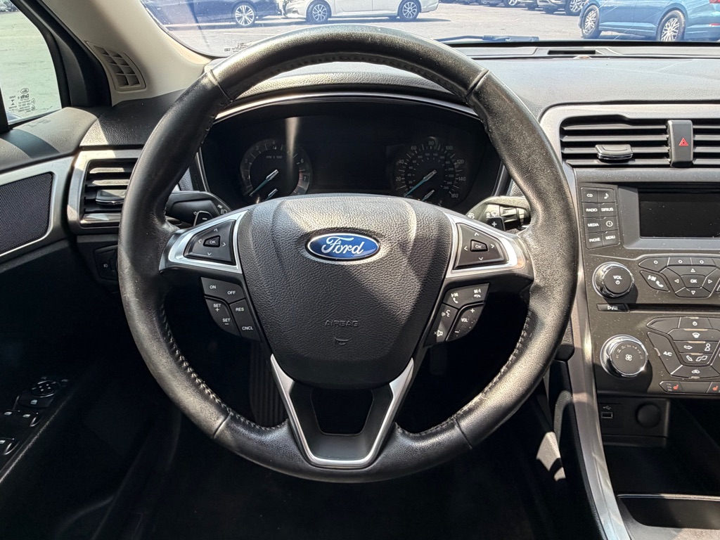 Photo 8 of this FORD FUSION