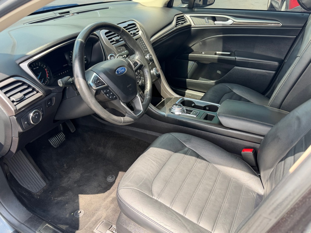 Photo 2 of this FORD FUSION