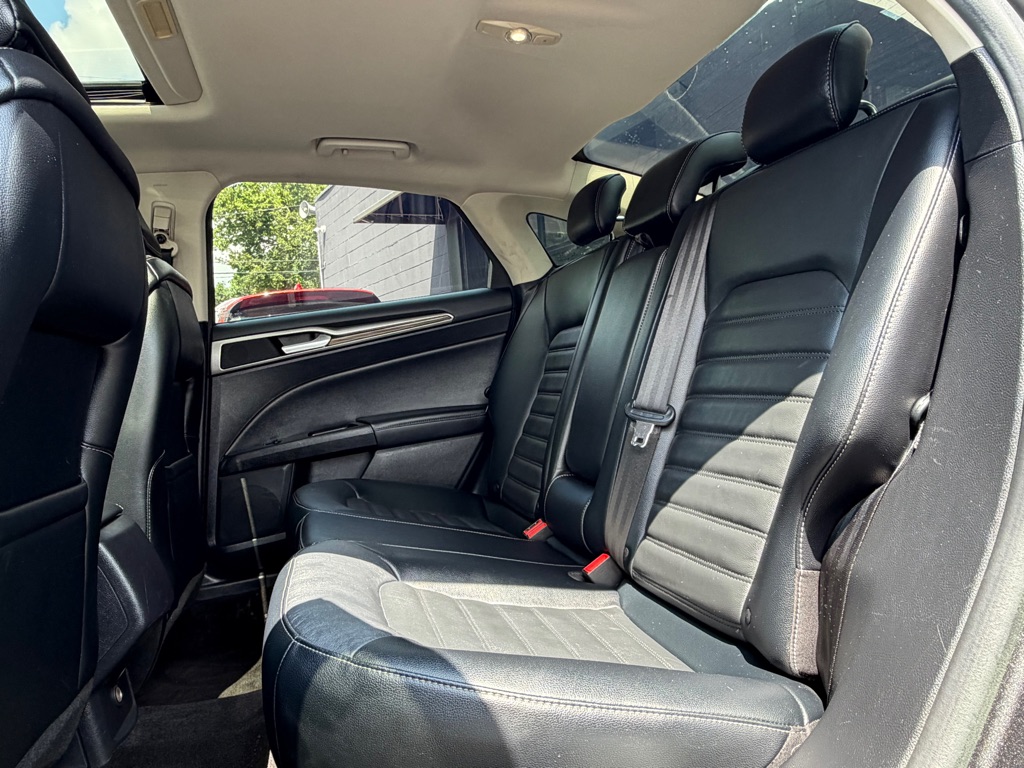 Photo 4 of this FORD FUSION