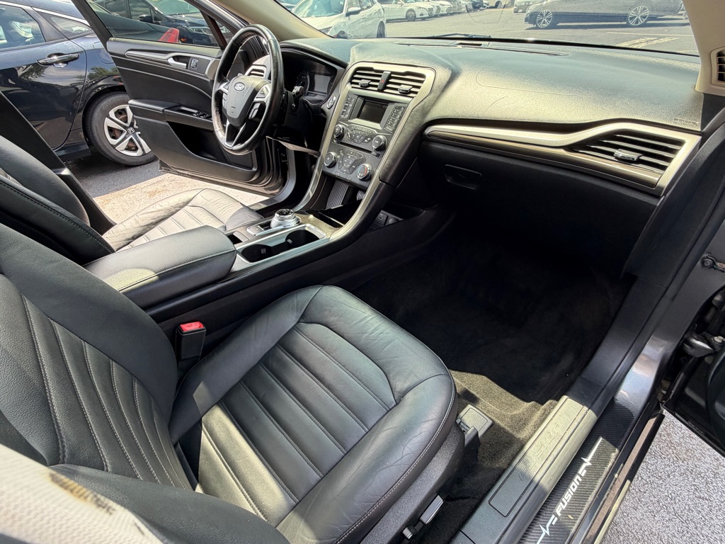 Photo 7 of this FORD FUSION