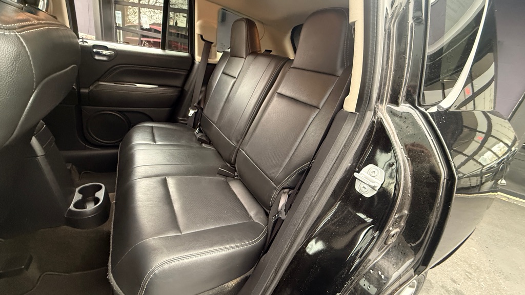 Photo 4 of this JEEP COMPASS
