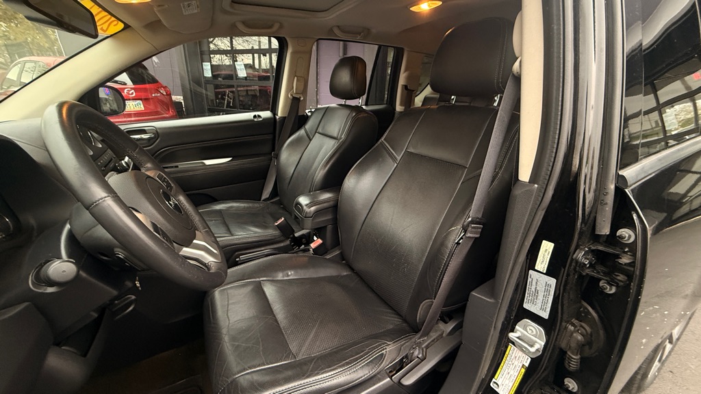 Photo 7 of this JEEP COMPASS