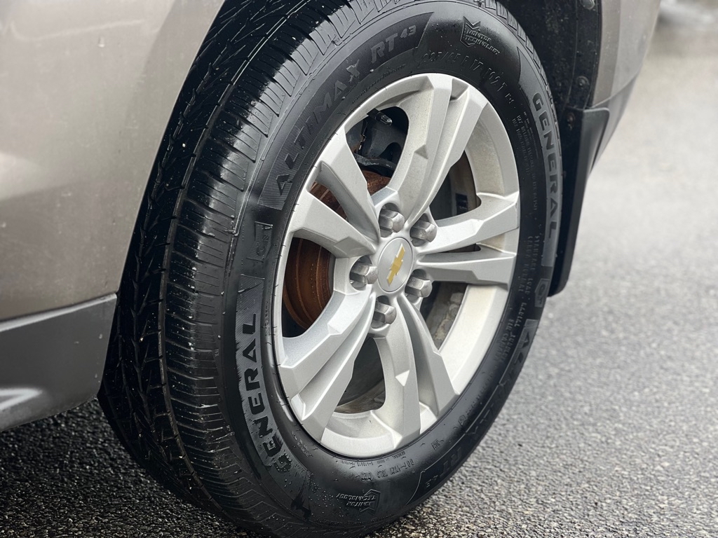 Photo 24 of this CHEVROLET EQUINOX