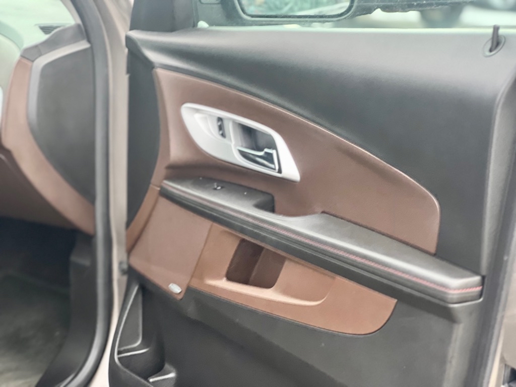Photo 13 of this CHEVROLET EQUINOX