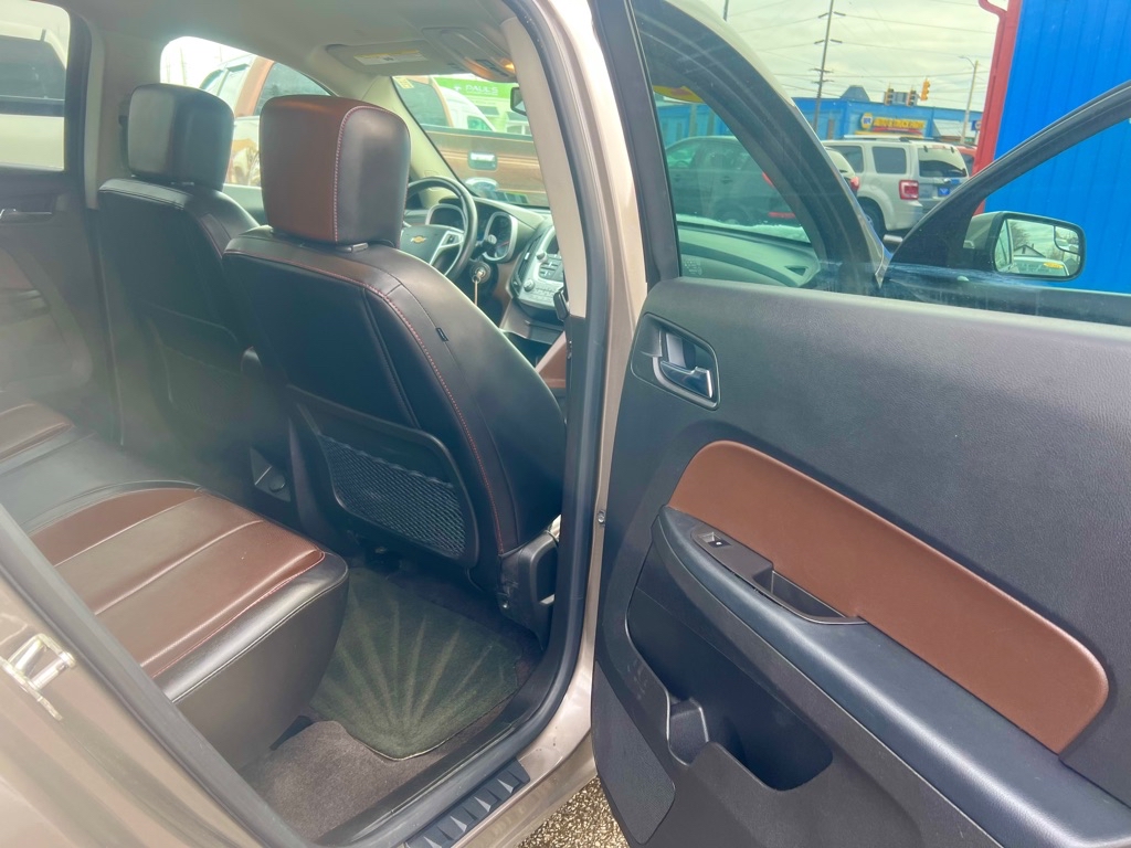 Photo 21 of this CHEVROLET EQUINOX