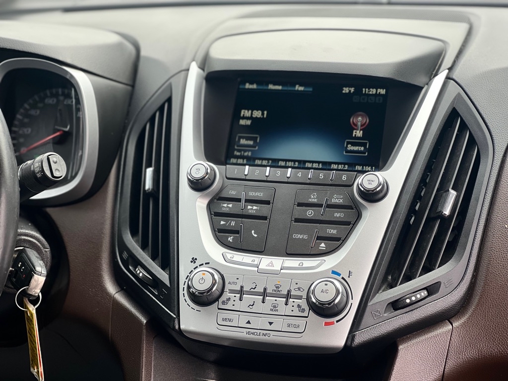 Photo 16 of this CHEVROLET EQUINOX