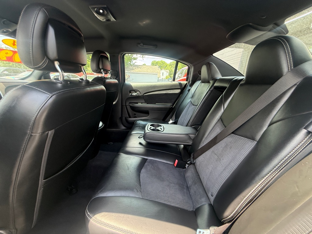 Photo 5 of this CHRYSLER 200