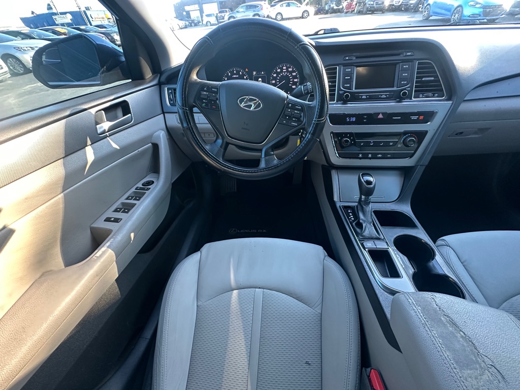 Photo 4 of this HYUNDAI SONATA