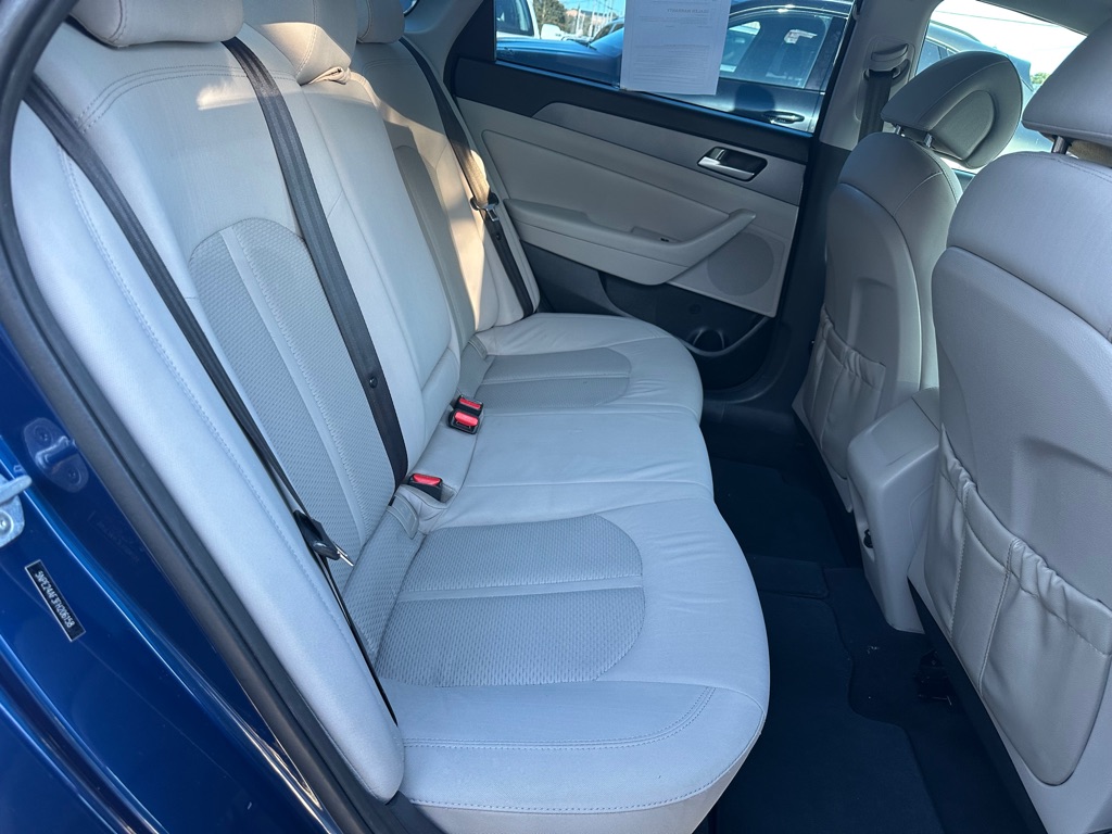 Photo 7 of this HYUNDAI SONATA