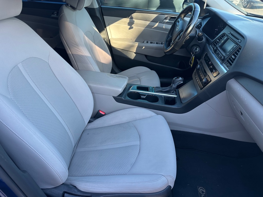 Photo 5 of this HYUNDAI SONATA