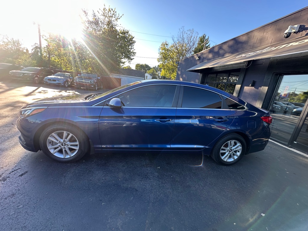 Photo 8 of this HYUNDAI SONATA
