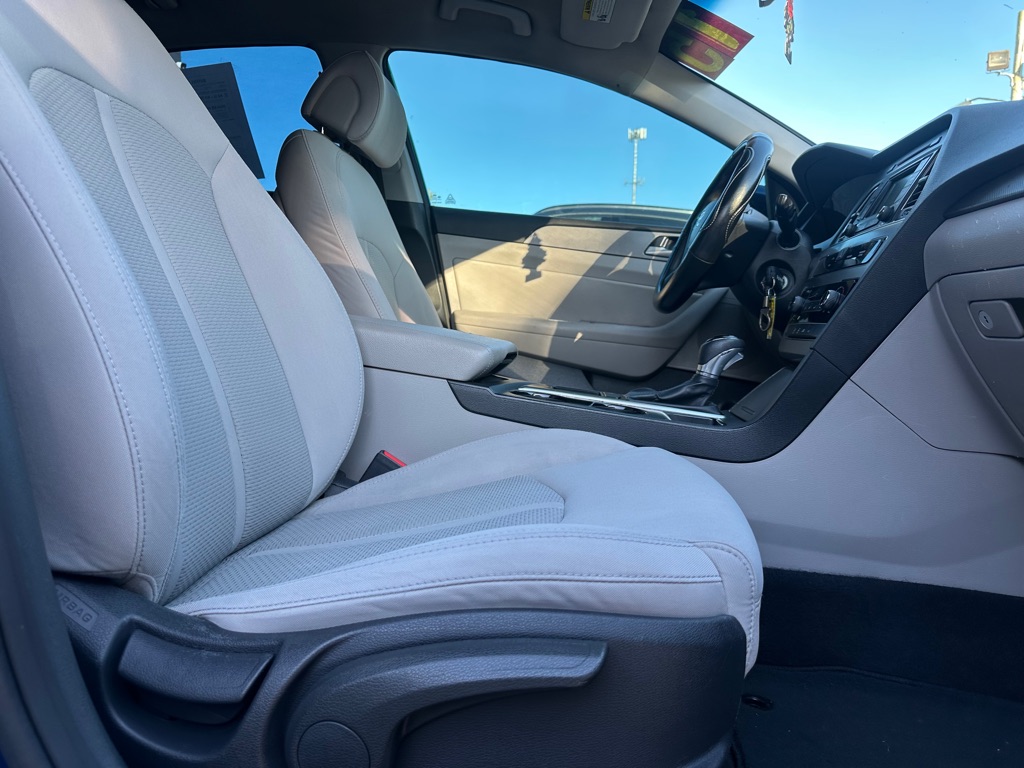 Photo 6 of this HYUNDAI SONATA