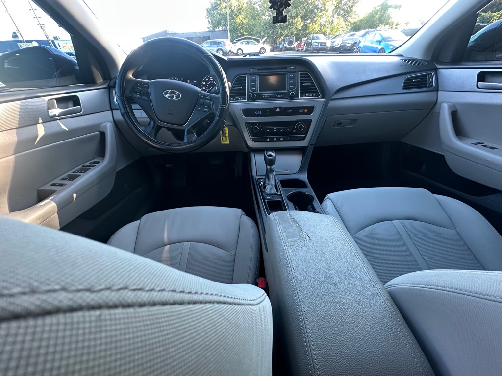 Photo 3 of this HYUNDAI SONATA