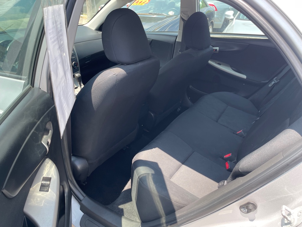Photo 13 of this TOYOTA COROLLA