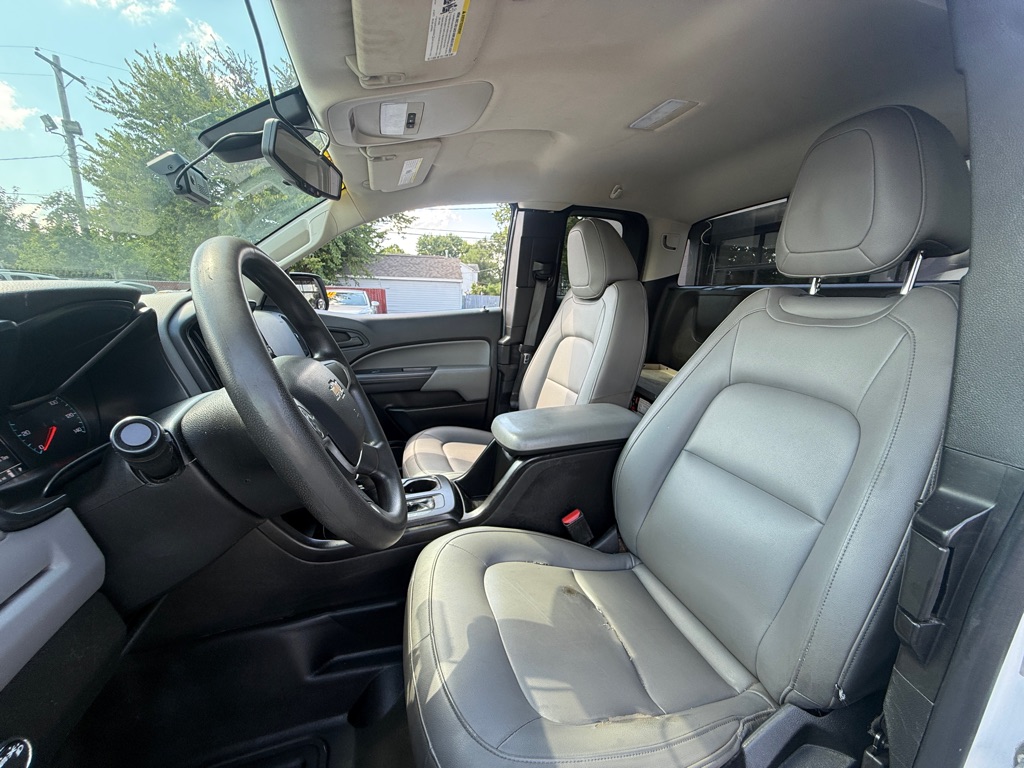 Photo 3 of this CHEVROLET COLORADO