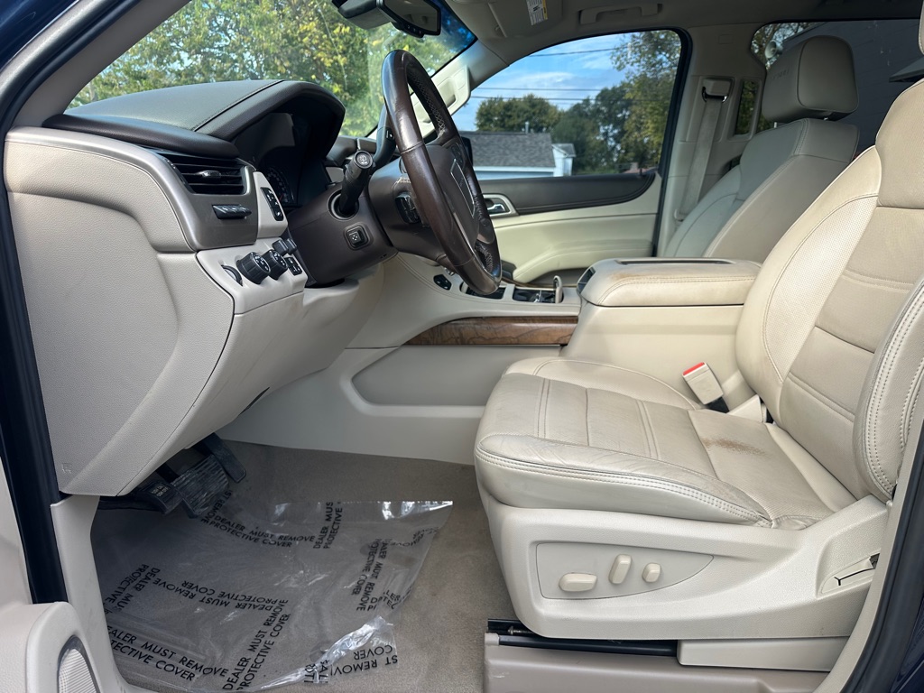 Photo 2 of this GMC YUKON