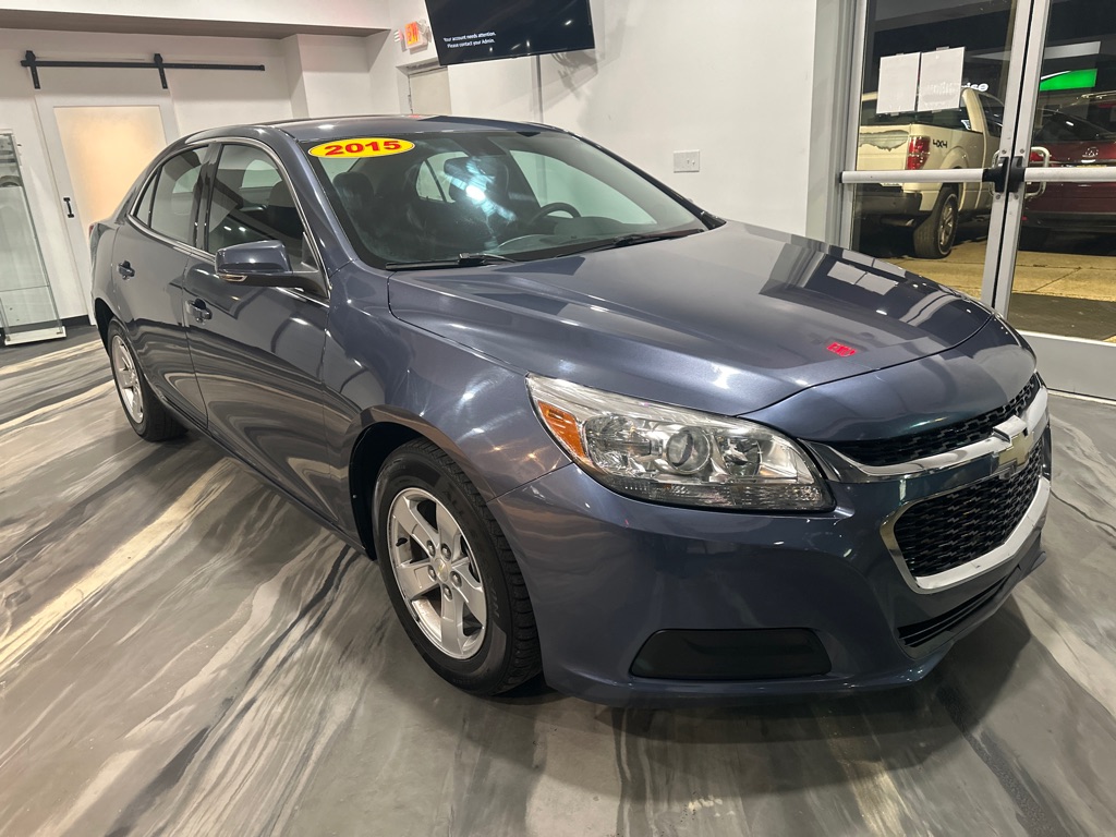 Photo 3 of this CHEVROLET MALIBU