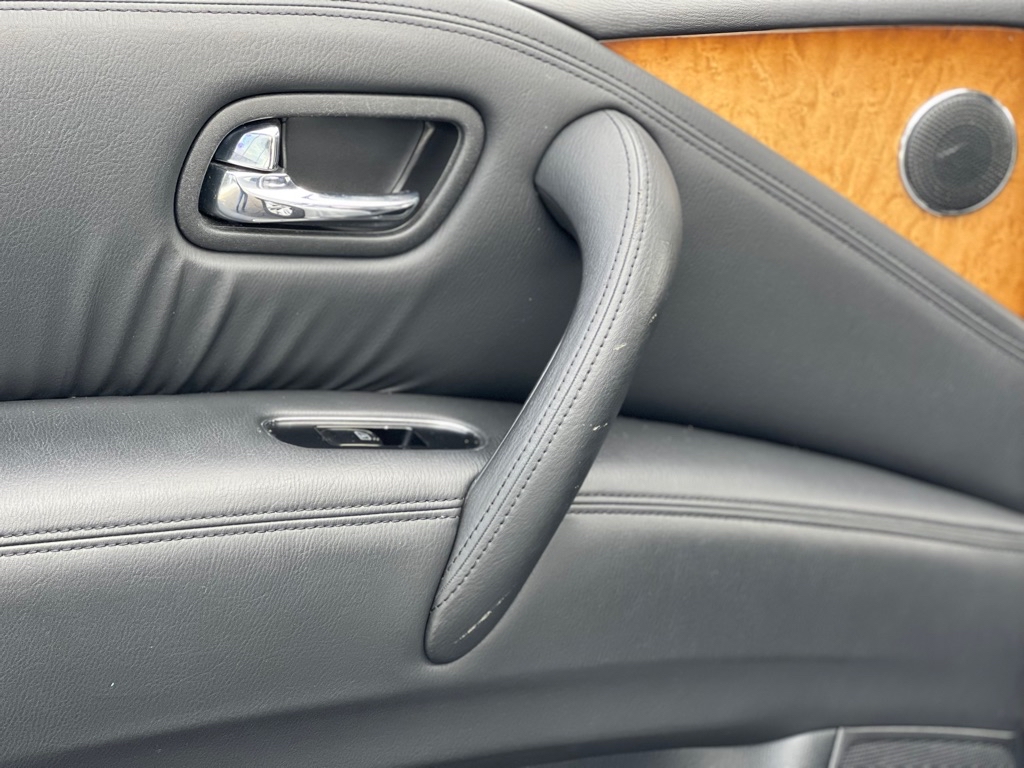 Photo 18 of this INFINITI QX56