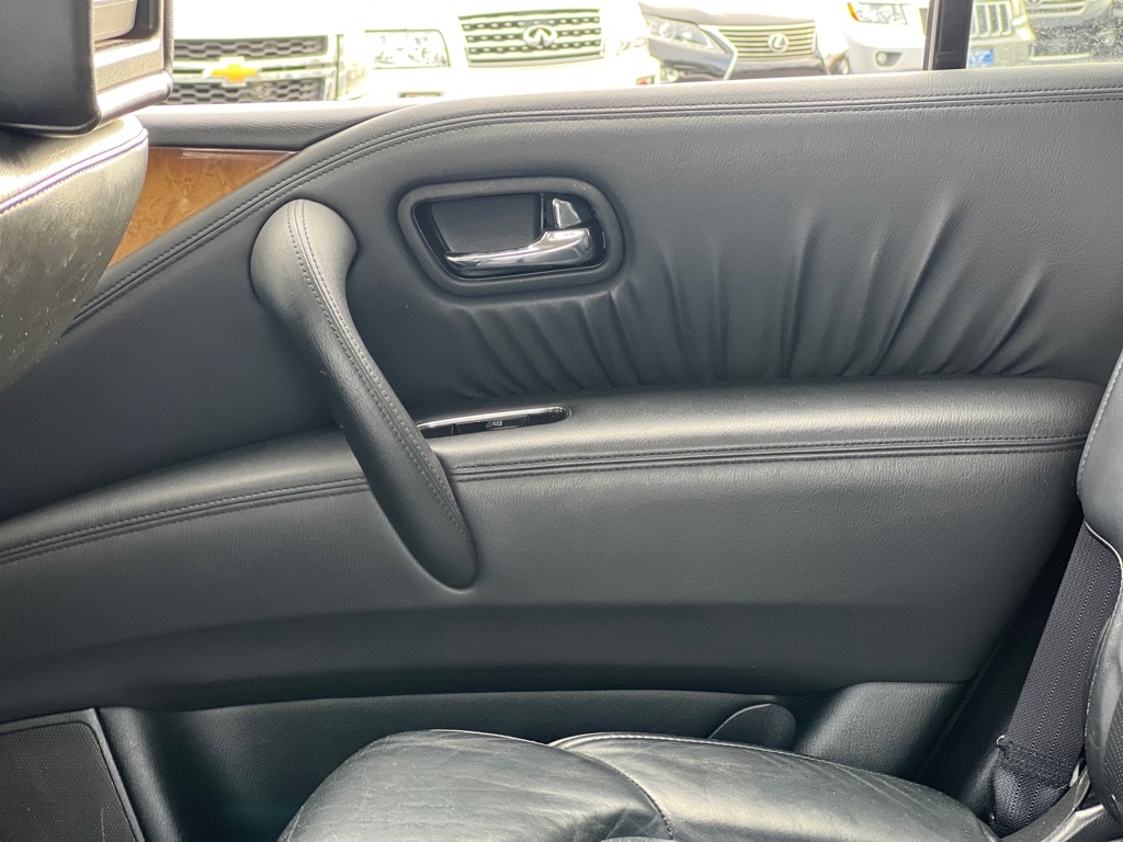 Photo 19 of this INFINITI QX56
