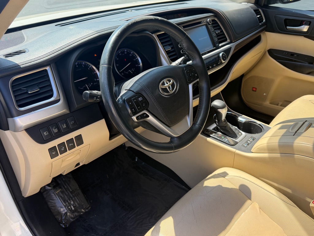 Photo 3 of this TOYOTA HIGHLANDER