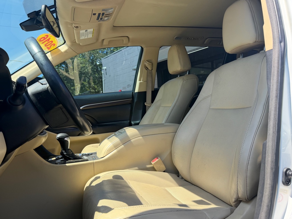 Photo 2 of this TOYOTA HIGHLANDER