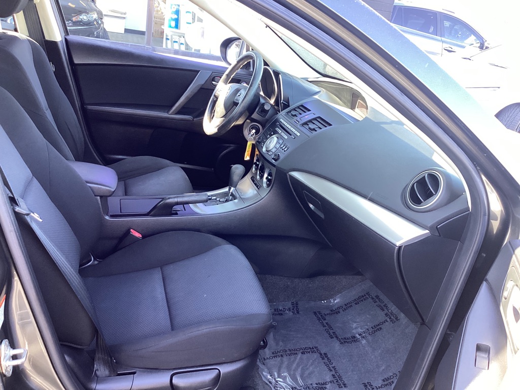 Photo 2 of this MAZDA 3