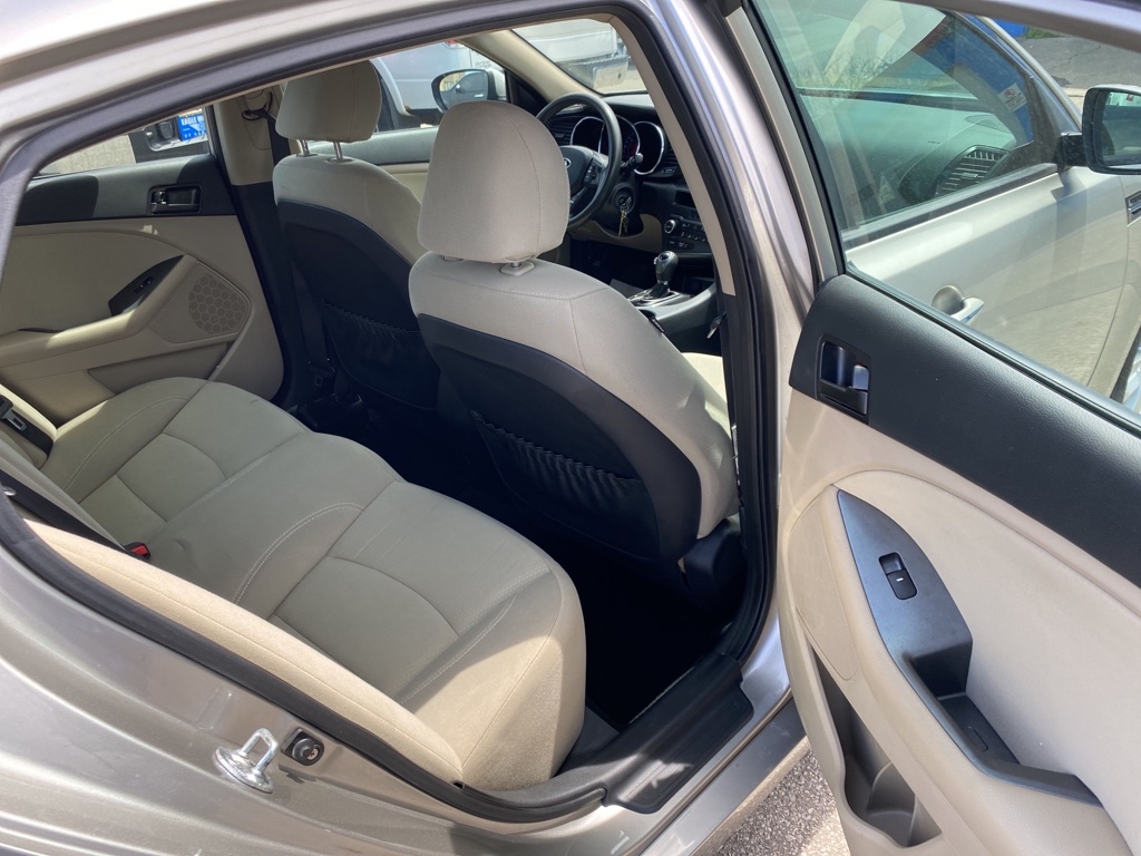 Photo 23 of this KIA OPTIMA