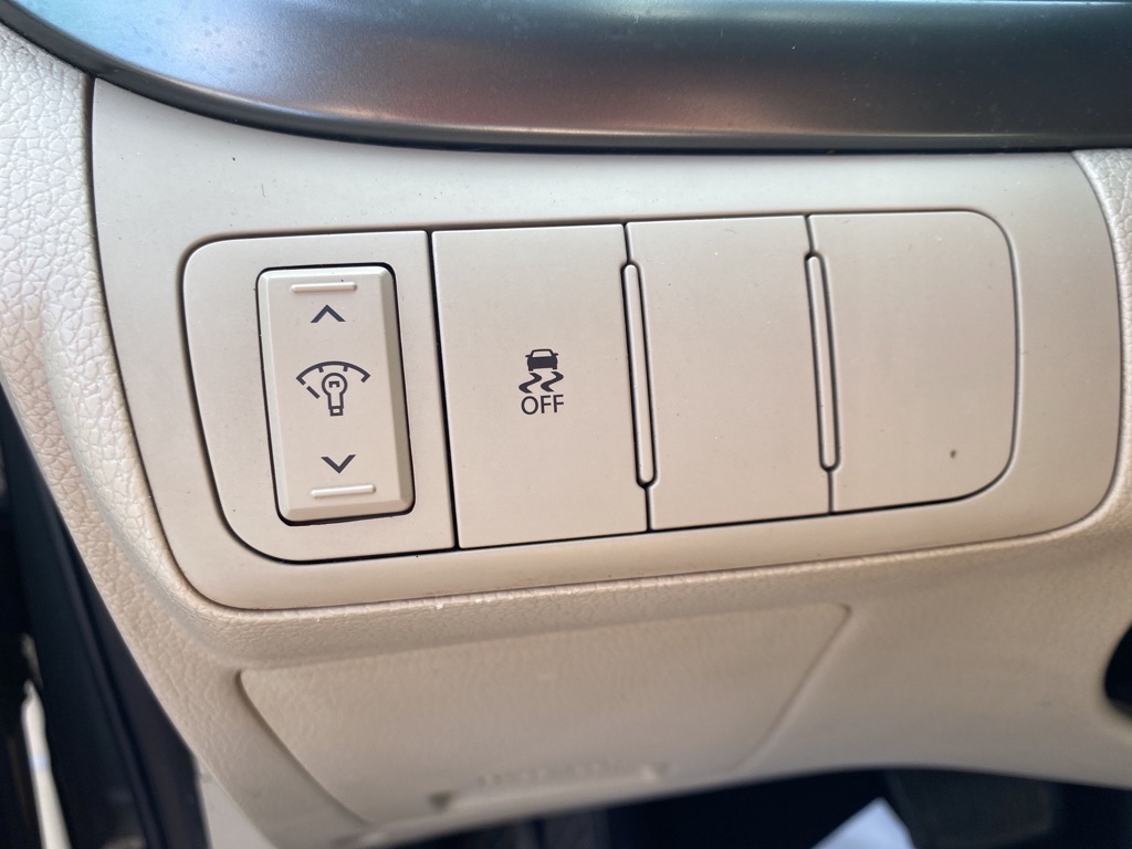 Photo 11 of this KIA OPTIMA