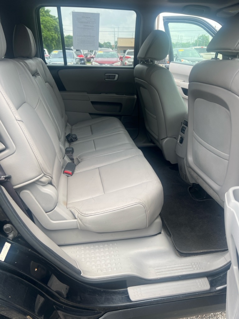 Photo 12 of this HONDA PILOT