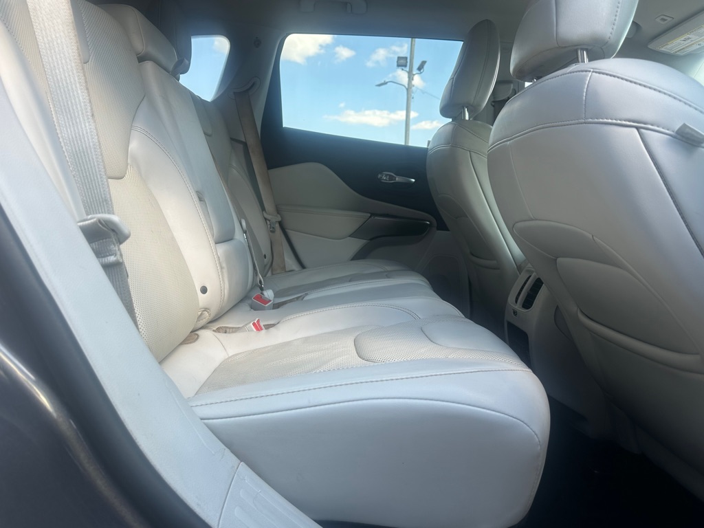 Photo 7 of this JEEP CHEROKEE