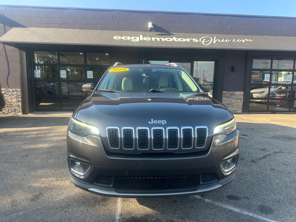 Photo 2 of this JEEP CHEROKEE