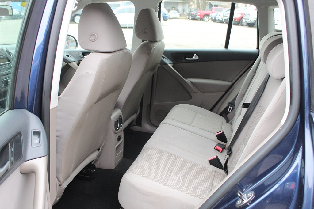 VOLKSWAGEN TIGUAN 2011 VOLKSWAGEN TIGUAN WVGBV7AX9BW537993