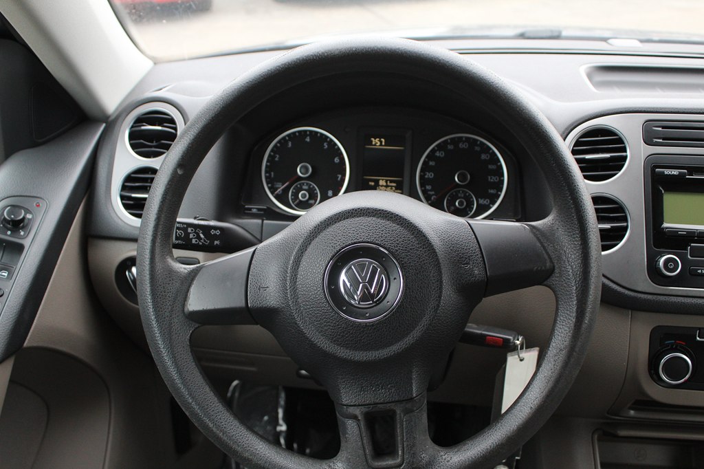 VOLKSWAGEN TIGUAN 2011 VOLKSWAGEN TIGUAN WVGBV7AX9BW537993